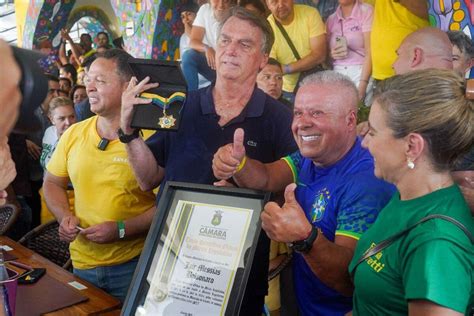 Folha do Estado Chico 2000 entrega medalha de Ordem do Mérito