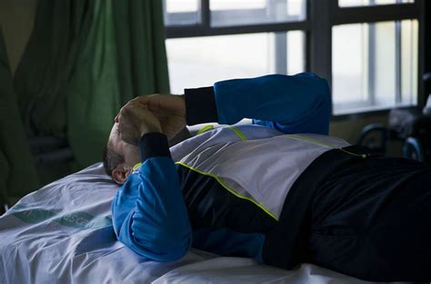 Paciente En El Gimnasio Del Hospital Nacional De Parapl Jicos Bean