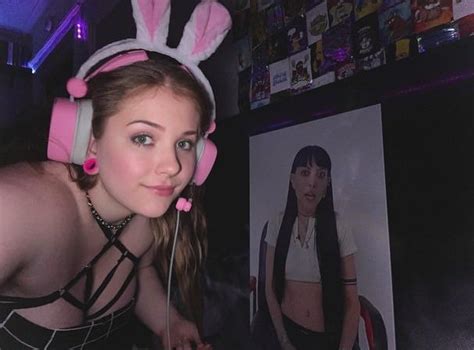 Shes Hot I Would Double Sided Dildo Fuck Her Lol