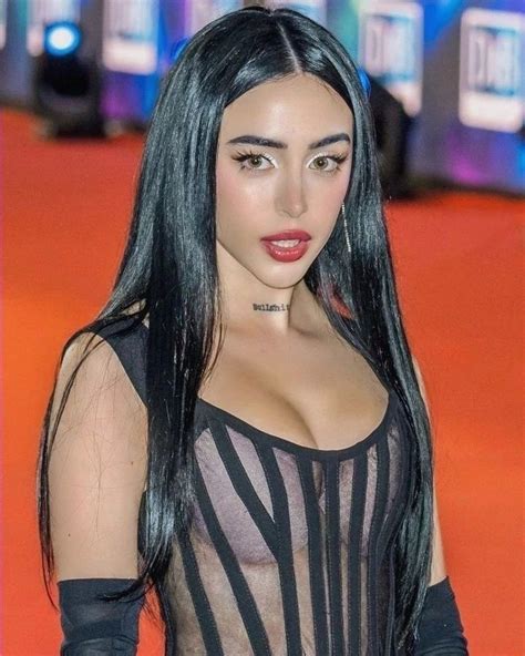 Pin de Alex Martínez en Nicki Nicole en 2023 Hermosas celebridades