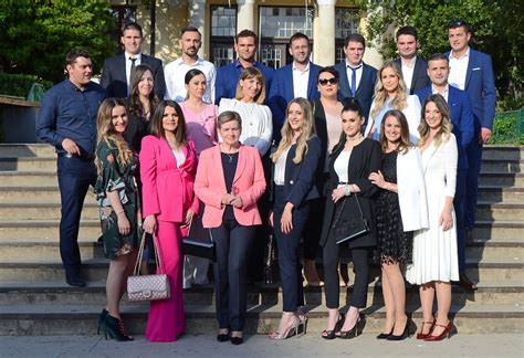 Široki Brijeg 52 naraštaj gimnazijalaca proslavio 10 obljetnicu mature Jabuka tv