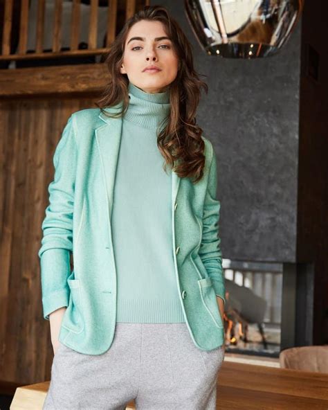 female blazer styles tips  give   stylish  modestbay