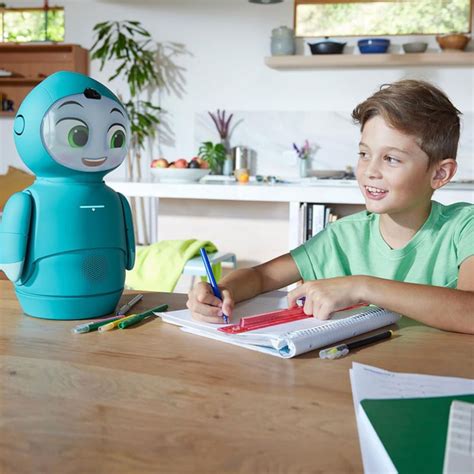 Социальный робот Moxie с ИИ на базе GPT-Powered AI (на английском ...