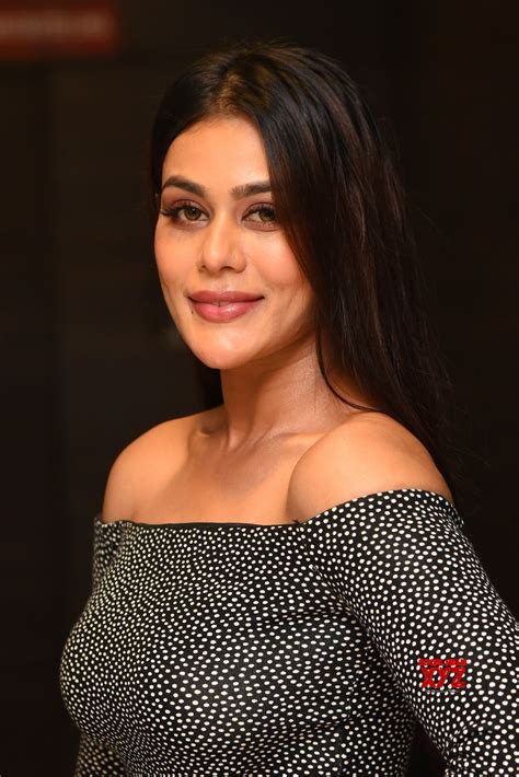 Actress Sneha Gupta Stills From Gully Rowdy Pre Release Event - Social ...