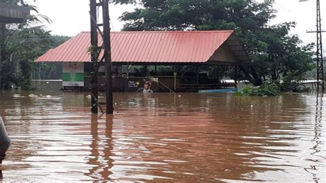 Kerala Flood Heavy Rains Landslides Wreak Havoc In State Red Alert