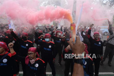 Soal UMP 2022 Pemprov DKI Kumpulkan Kemungkinan Banding Republika Online