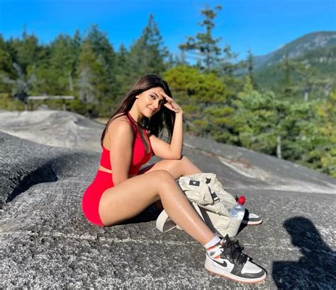 Sexy Cricket Host Yesha Sagar Hot And Bold Photos