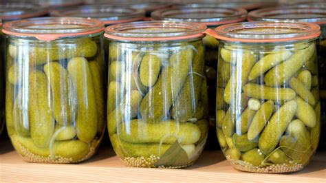 Хрустящие маринованные огурчики будут стоять на вашем столе через час ...