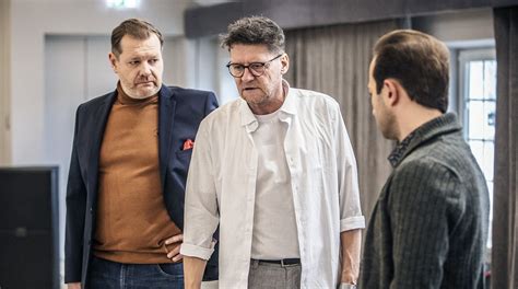 Wojciech Malajkat Re Yseruje Spektakl W Teatrze Stu B Dzie O M Skiej