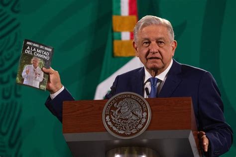 A la mitad del camino el libro de AMLO ganó 3 mdp en regalías