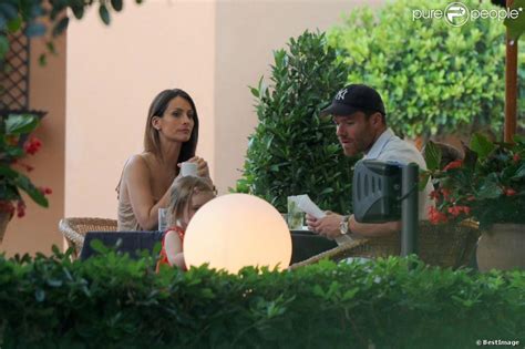 Xabi Alonso et son épouse Nagore surveillent leurs enfants Jontxu et