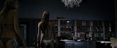 Turistas Nude Pics Seite 1