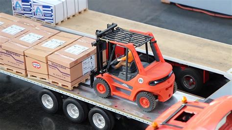 RC Linde Forklifts working - YouTube