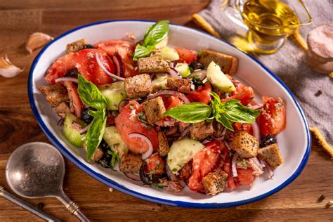 Италианска салата панцанела от MateKitchen