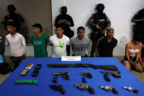 Violencia en Ecuador al menos un muerto y 48 presos fugados después de