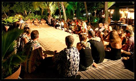 Tavarua Surf Bar - Surfing Tavarua Island Resort - Wavehunters Surf Travel Agency