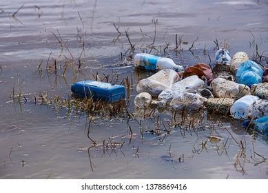 Plastic Garbage River Pollution Environment Concept Foto De Stock