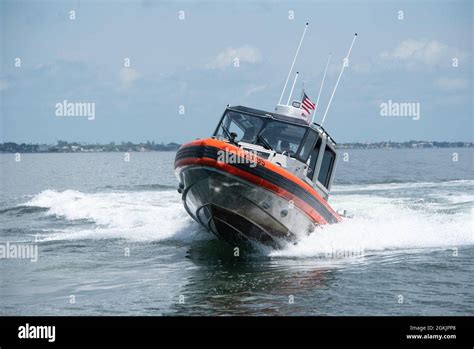 29 Foot Response Boat Small Hi Res Stock Photography And Images Alamy