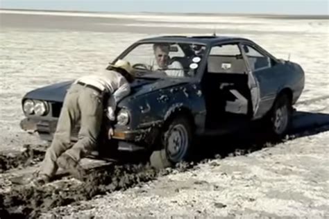 Les voitures sont les stars méconnues de Sex Education GQ France