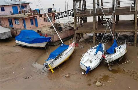 Bajante Hist Rica Del R O Paran Deja Embarcaciones Sobre La Arena En