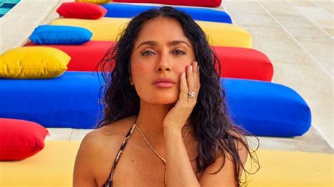 La Divertida Sesi N En Bikini De Salma Hayek A Sus A Os Que Est