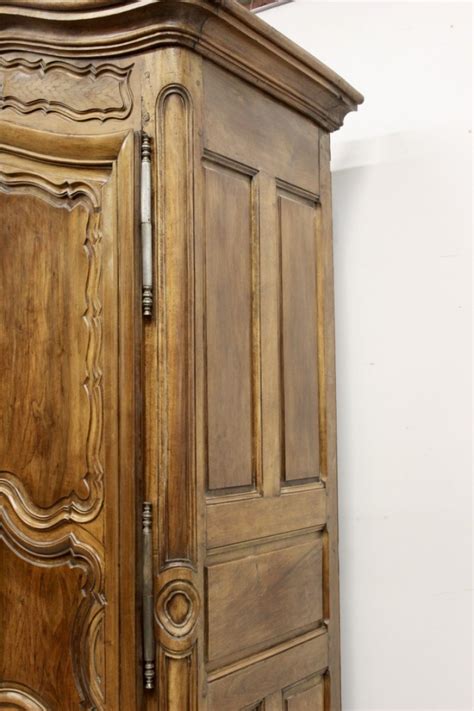 Armoire Lyonnaise Louis XV en noyer XVIIIe siècle N 108969