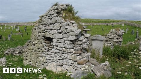 Battle To Save Hebridean Cemetery From Coastal Erosion Bbc News