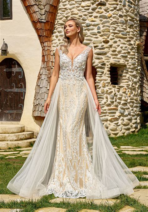 Ce este rochia de mireasă 2 în 1 și de ce este atât de căutată?