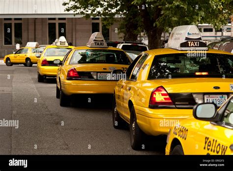 Taxi S Lining Up To Pick Up Passengers At The King Street Railroad