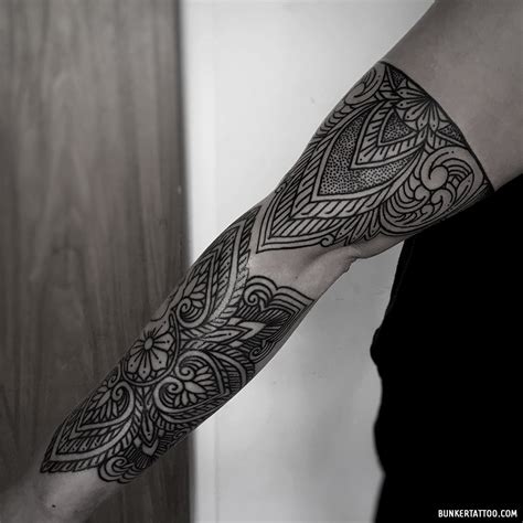 Blackwork sleeve – Bunker Tattoo – Quality tattoos