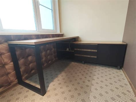 Угловой стол на металлическом основании Гордон Блэк стайл У8