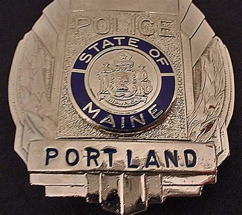 OBSOLETE PORTLAND MAINE POLICE LAW BADGE - PINBACK