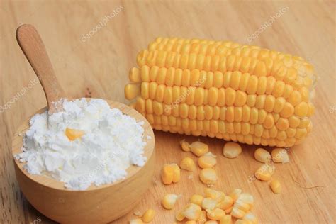 Кукурузная мука и свежая кукуруза стоковое фото ©oilslo 114970452