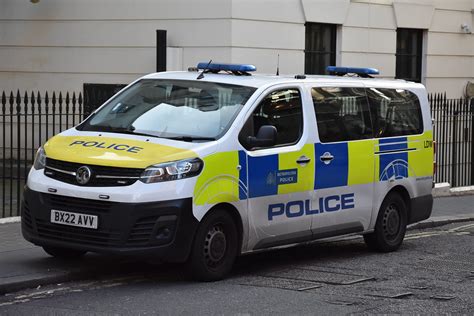 Metropolitan Police Vauxhall Vivaro Officer Carrier Flickr