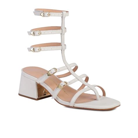 Sandalia Gladiadora Salto Baixo - Sandália salto baixo gladiadora fivelas off white