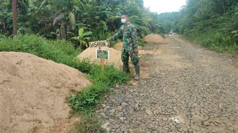 Anggota Satgas TMMD Cek Patok Sasaran TMMD Top Sumbar