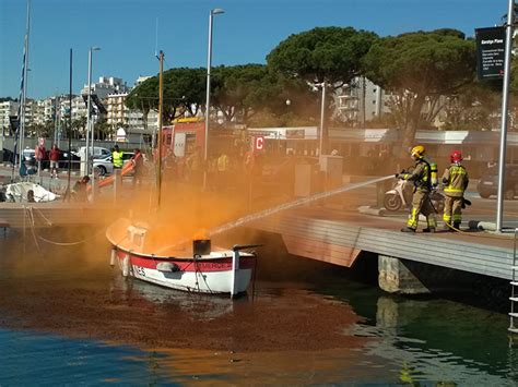 Simulacre D Incendi En Una Embarcaci D Esbarjo Al Cvb Not Cies