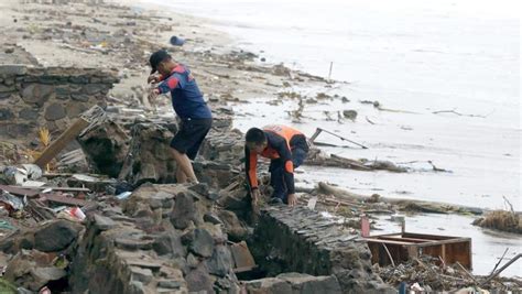 Tsunami Katastrophe In Indonesien Mindestens Tote Abendzeitung