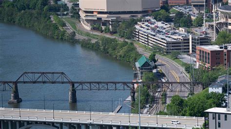 Knoxville housing expanding with apartments near downtown river by UT