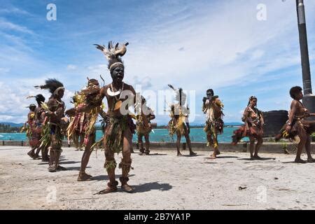 dh PNG native dancers culture ALOTAU PAPUA NEW GUINEA Traditional ...