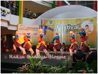 Bina Seni Tari Raksa Budaya Pementasan Monumental