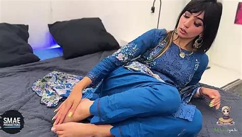 Pakistani Bhabi Aaliyah Yasin Fucks Her Pussy Whilst Speaking Urdu XHamster