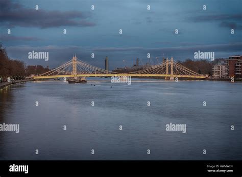 albert bridge Bridge at night Stock Photo - Alamy