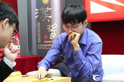 正在直播2019cctv杯贺岁杯决赛 朴廷桓执黑对柯洁 贺岁杯 弈城围棋网