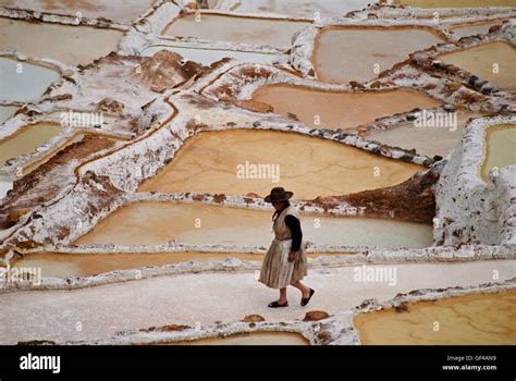 Indian Salt Evaporation Ponds Fotos Und Bildmaterial In Hoher