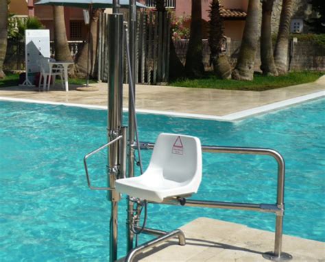 Silla Elevadora Para Piscinas Accesibilidad Para Piscinas Y Spa