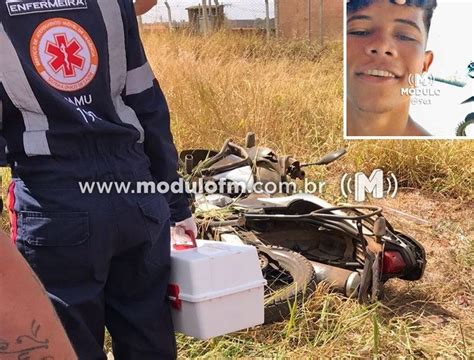 Jovem morre após perder controle direcional da motocicleta e bater