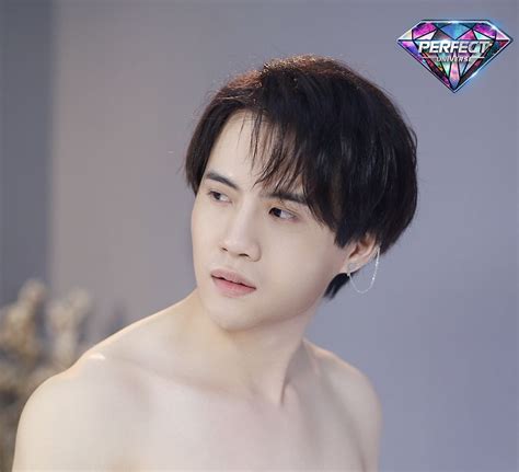 Dàn mỹ nam Tình Yêu Hoàn Mỹ đồng loạt bán nude khoe vai trần riêng trùm cuối vẫn chưa cởi