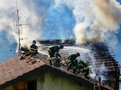 Incendio A Pognana Brucia Il Tetto Di Una Casa Paura Per Le