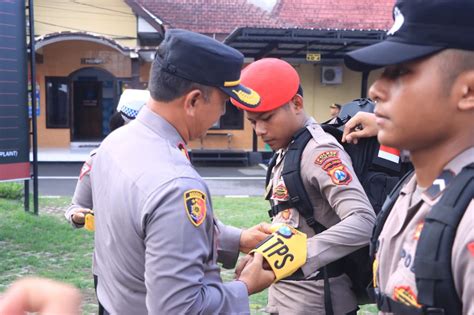 Polres Blitar Kota Gelar Apel Kesiapan Personil Pam Tps Dan Pemeriksaan